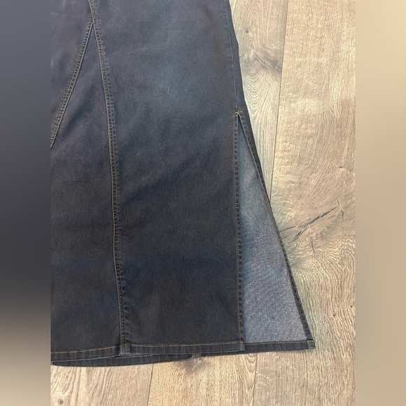 Y2K Denim Skirt with Floral Embroidered Belt - Picture 2 of 5